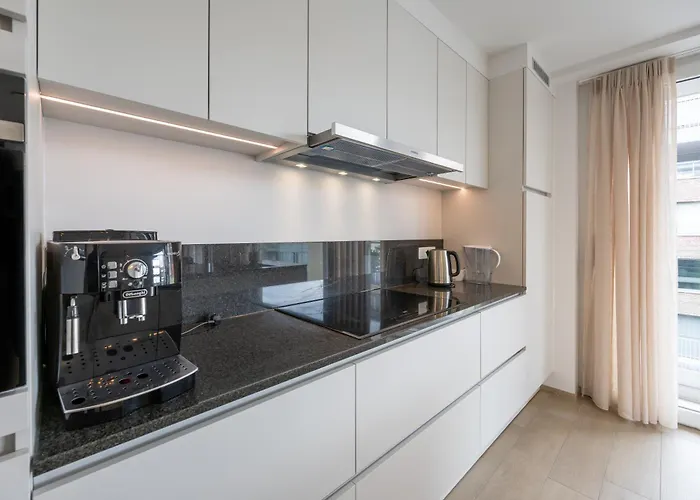 Lecomte - - 176 Appartement *