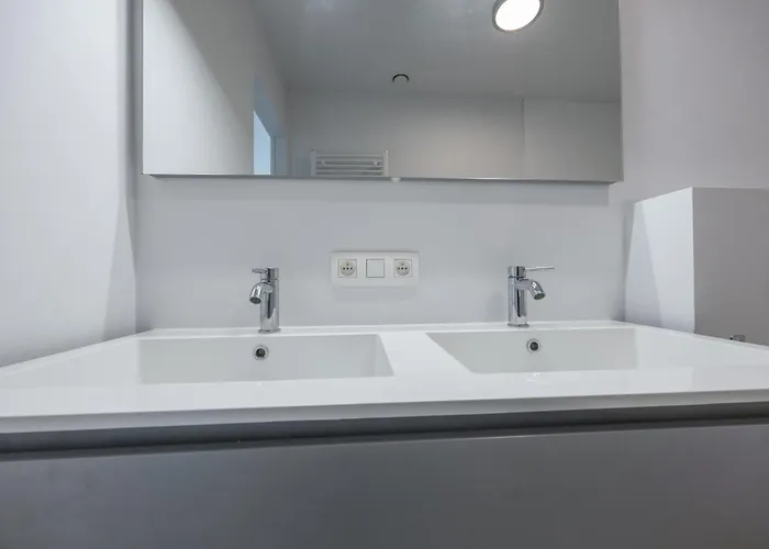 Lecomte - - 176 Appartement